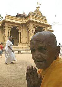 &lt;&lt; Sacred temple: The Kelaniya Raja Maha Vihara located just outside Colombo - kelaniya